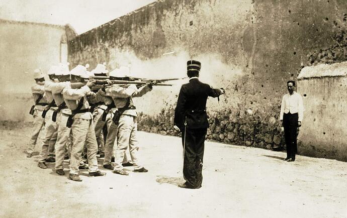 firing-squad-gty.jpg.b9736c134e665ddbae6bae7c12b7242e.jpg